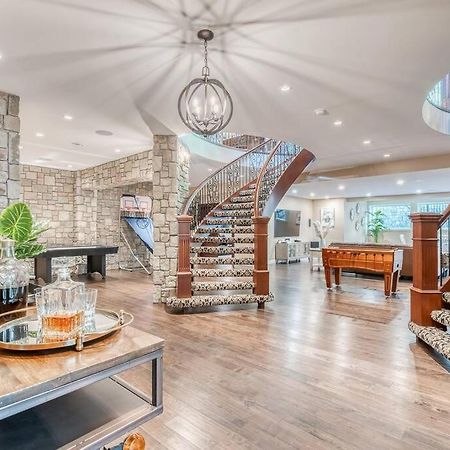 French Chateau W/Swim Spa & Theatre: 11,700 Sqft YYC Exteriér fotografie