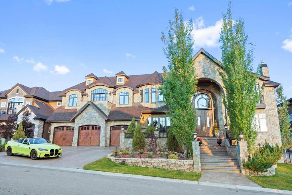 French Chateau W/Swim Spa & Theatre: 11,700 Sqft YYC Exteriér fotografie