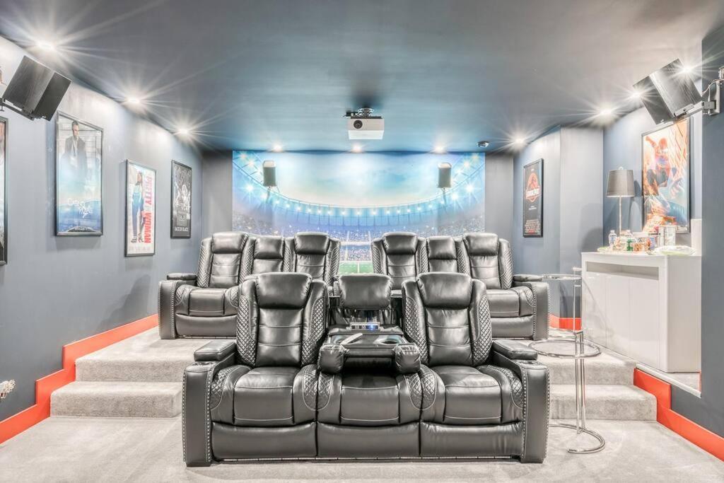 French Chateau W/Swim Spa & Theatre: 11,700 Sqft YYC Exteriér fotografie