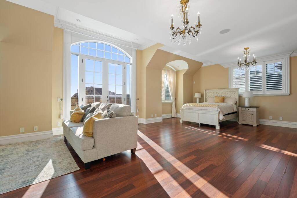 French Chateau W/Swim Spa & Theatre: 11,700 Sqft YYC Exteriér fotografie