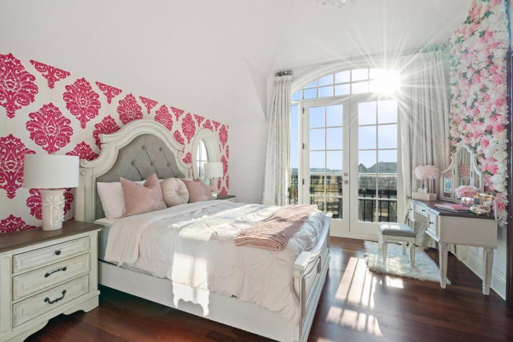 French Chateau W/Swim Spa & Theatre: 11,700 Sqft YYC Exteriér fotografie
