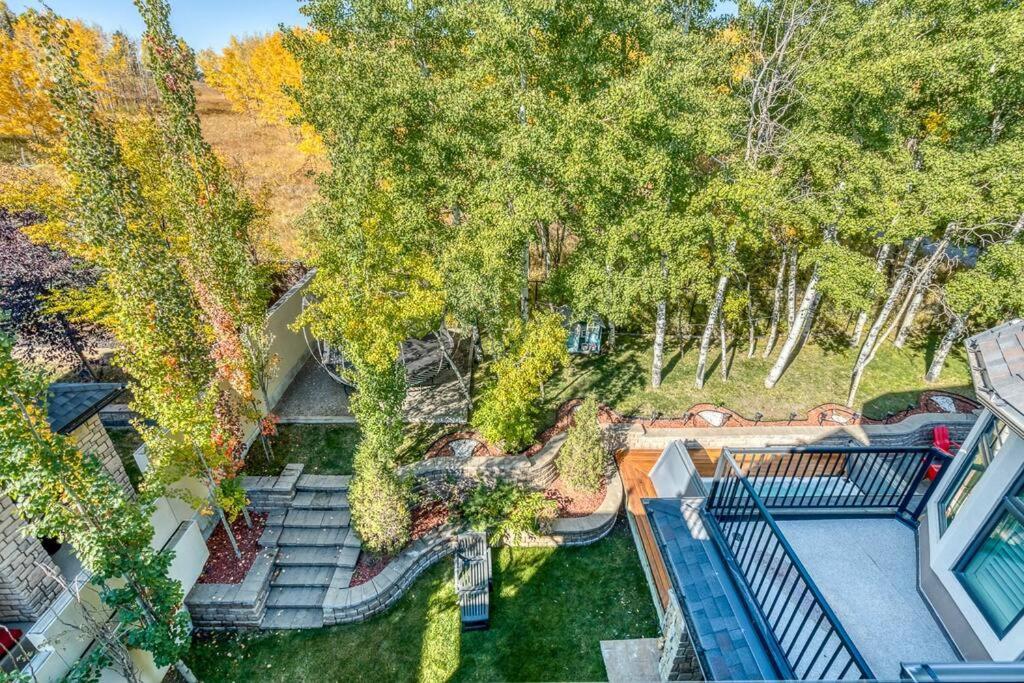French Chateau W/Swim Spa & Theatre: 11,700 Sqft YYC Exteriér fotografie