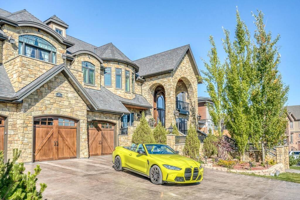 French Chateau W/Swim Spa & Theatre: 11,700 Sqft YYC Exteriér fotografie