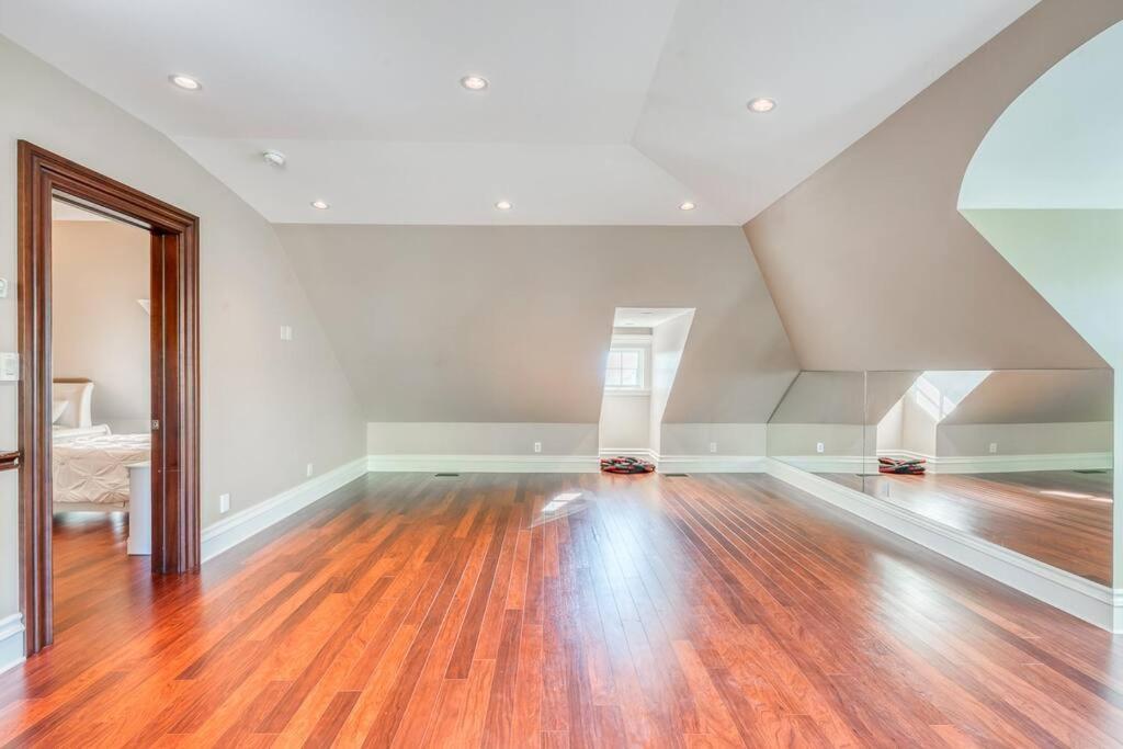 French Chateau W/Swim Spa & Theatre: 11,700 Sqft YYC Exteriér fotografie