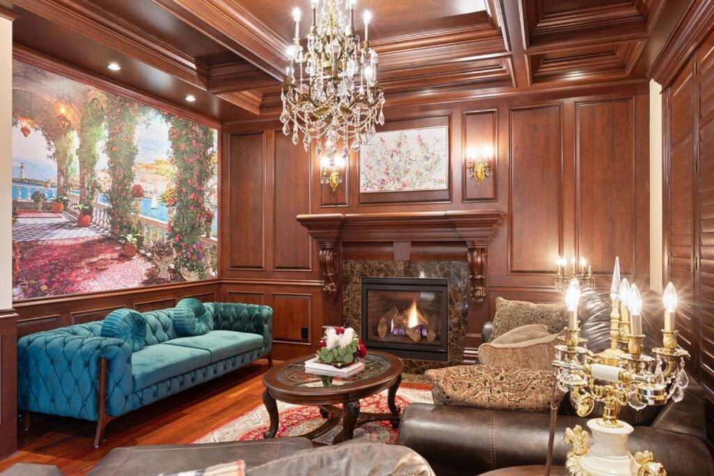 French Chateau W/Swim Spa & Theatre: 11,700 Sqft YYC Exteriér fotografie