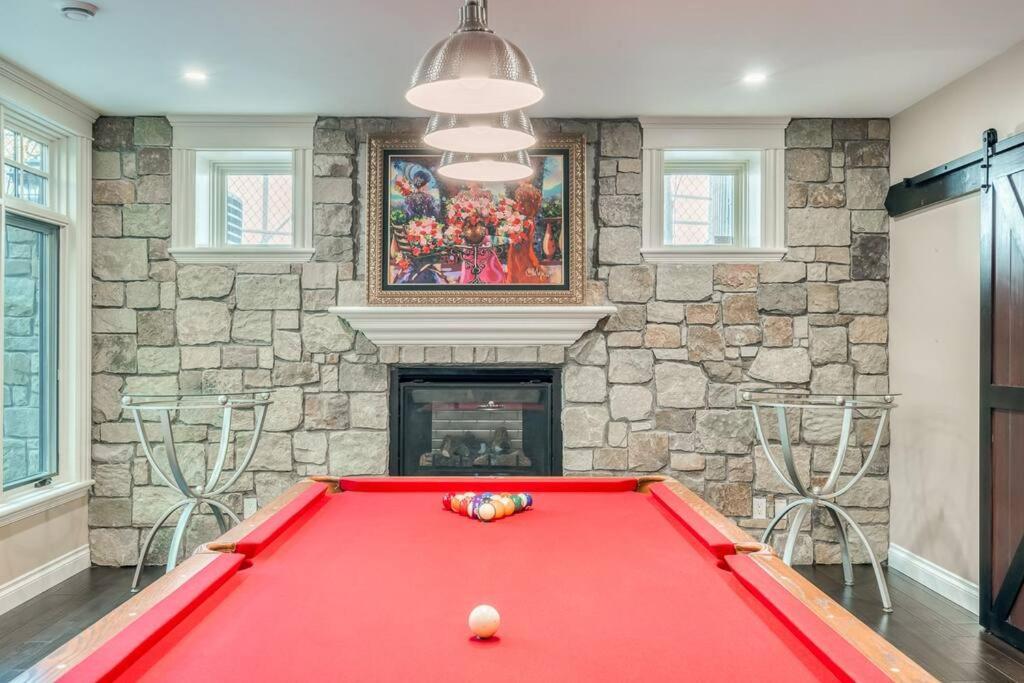 French Chateau W/Swim Spa & Theatre: 11,700 Sqft YYC Exteriér fotografie