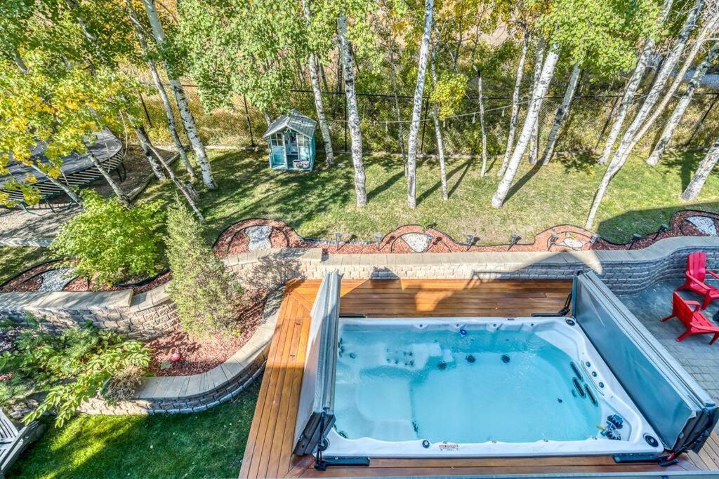 French Chateau W/Swim Spa & Theatre: 11,700 Sqft YYC Exteriér fotografie